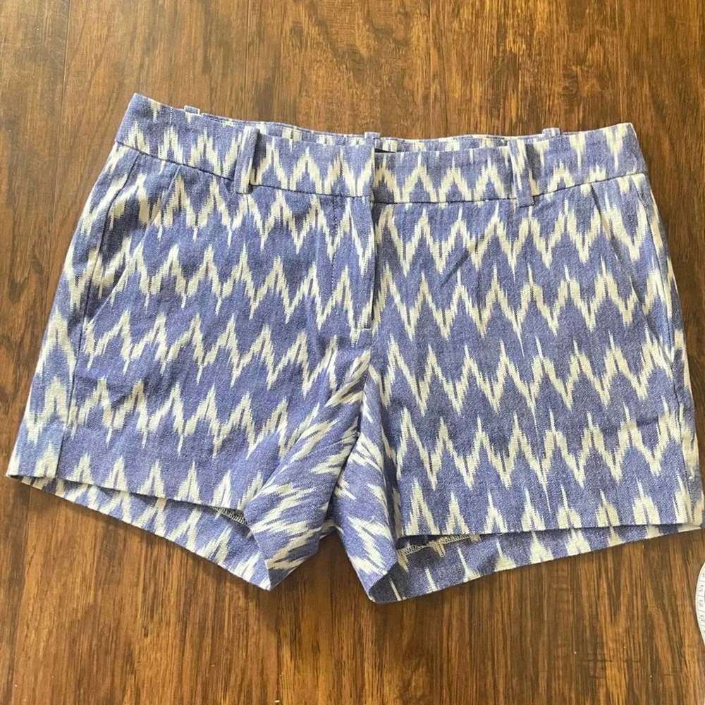 J. Crew Ikat Blue and White Zig Zag Shorts Size 4 - Picture 2 of 8
